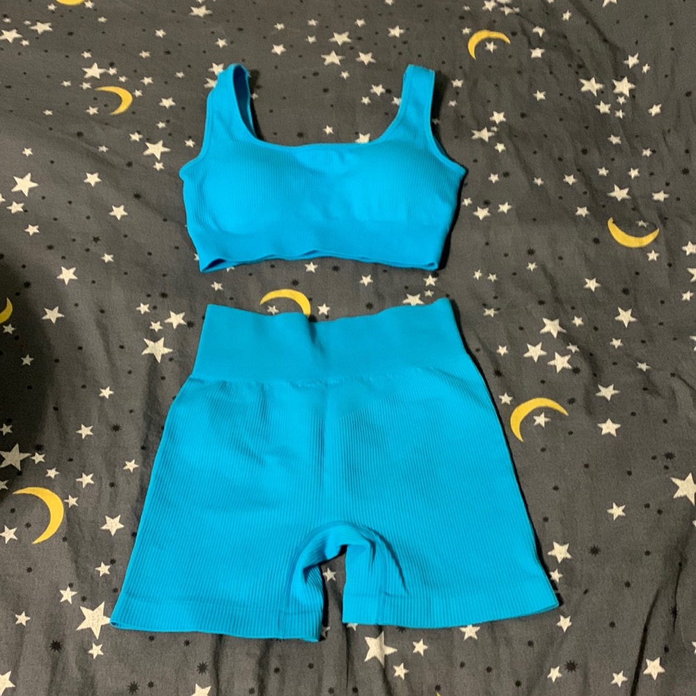 Medium Women’s Active Gym Set
